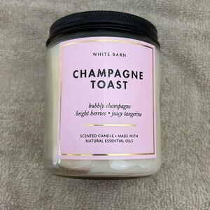 White Barn single wick candle in scent Champagne Toast
